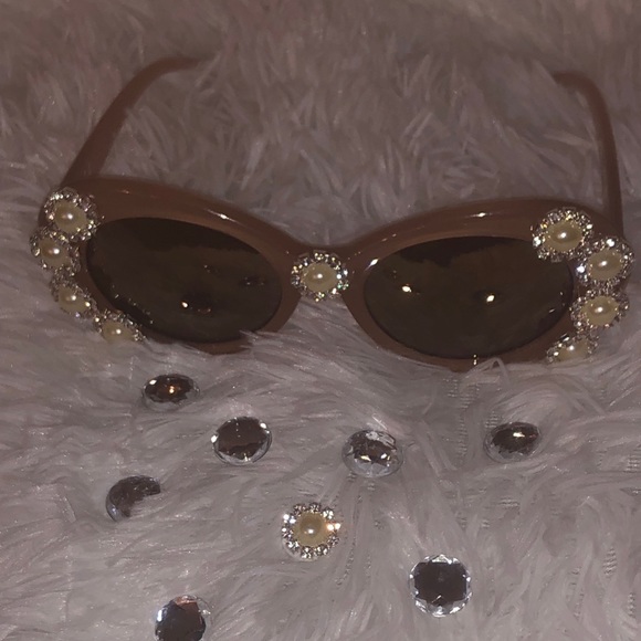 Sunglasses 👓 - Picture 2 of 3